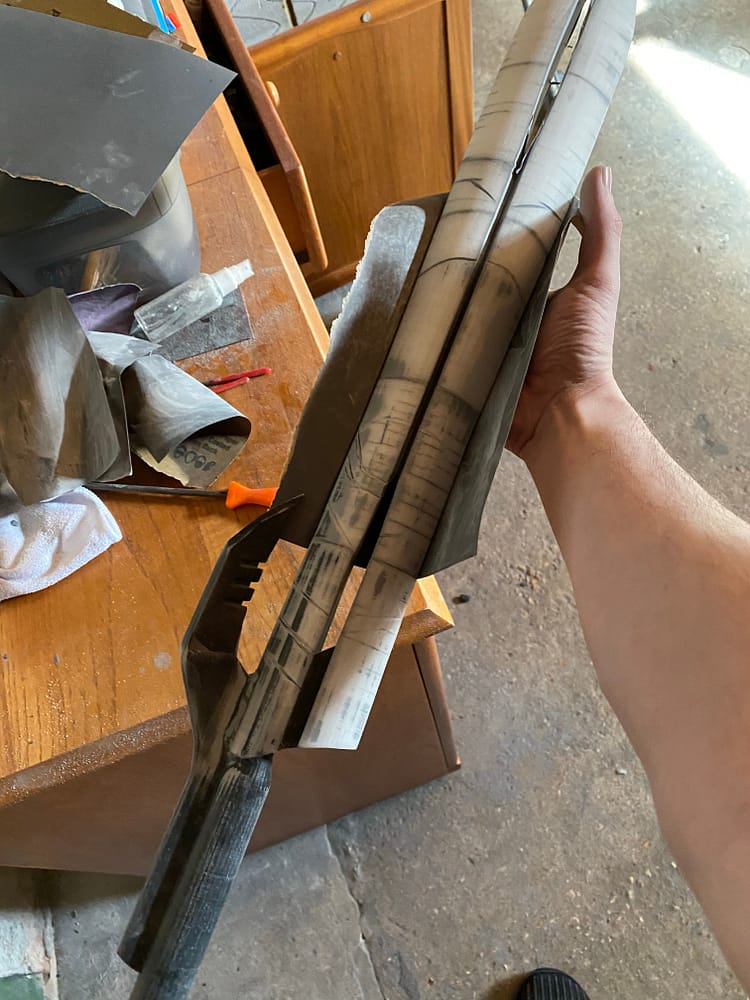 Assembly of the godslayer cosplay sword completed!
